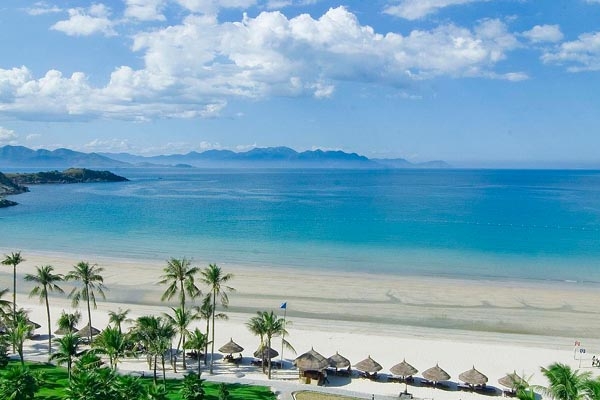 Mui Ne - Paradise of White Sand Beach and Blue Waves