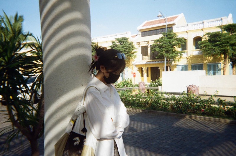 Hanni (NewJeans) was spotted sightseeing in Hoi An