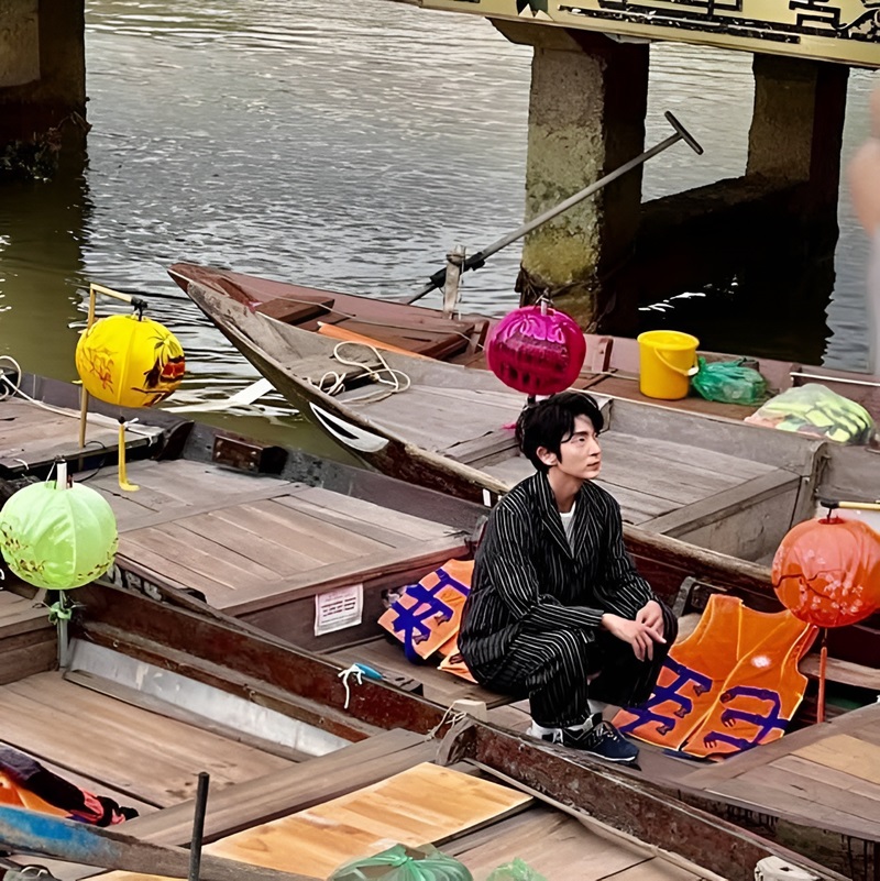 Actor Lee Jun Ki posted pictures of his experiences in Hoi An